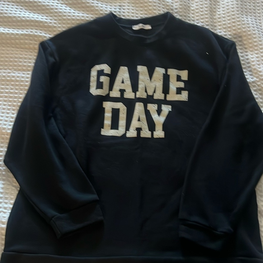 Women’s Game Day sweatshirt medium